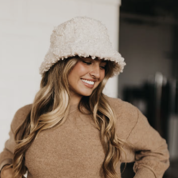 Pretty Simple -Celine Bucket Hat Cream